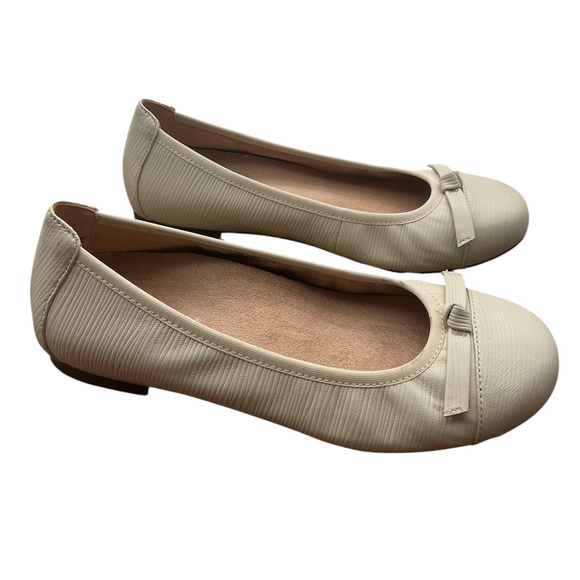 NWT Vionic‎ Cream Women's Flats with Bow Detail size 6 - Picture 7 of 14